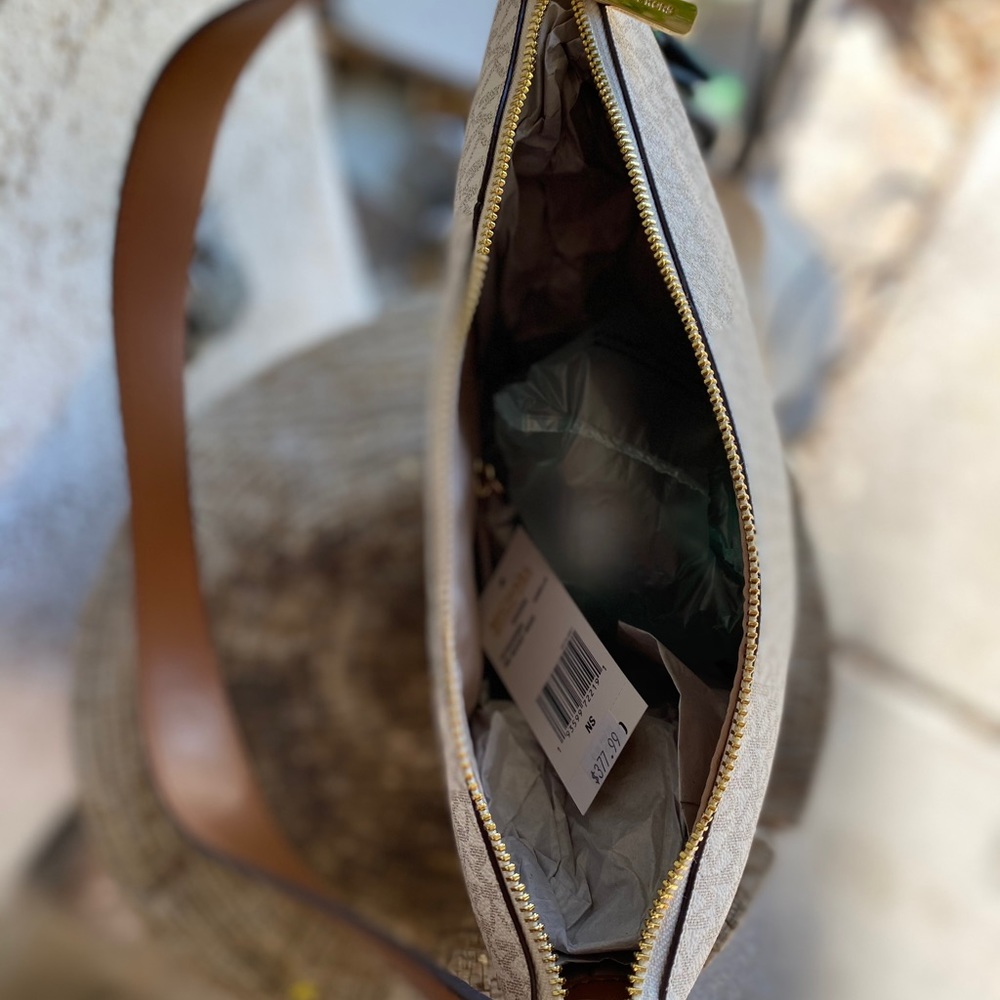 Michael Kors BOWERY HOBO Retail Value $378 - Picture 2 of 6